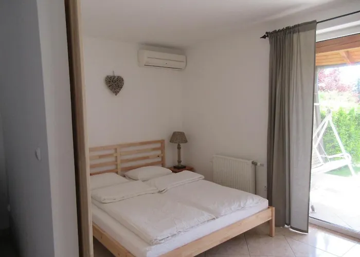 게스트하우스 Mediterran Vendeghaz